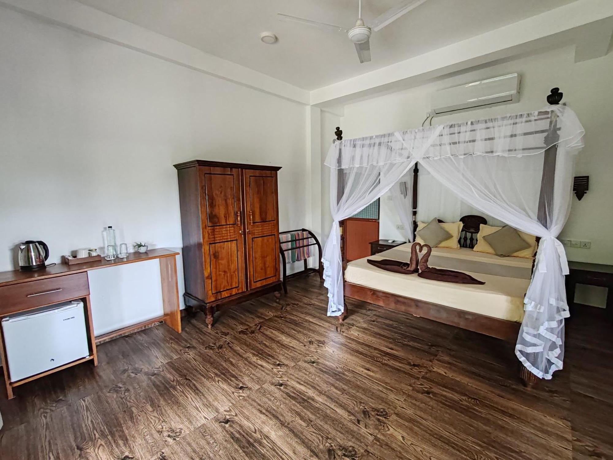 The Jungle View Hotel Мириса Екстериор снимка